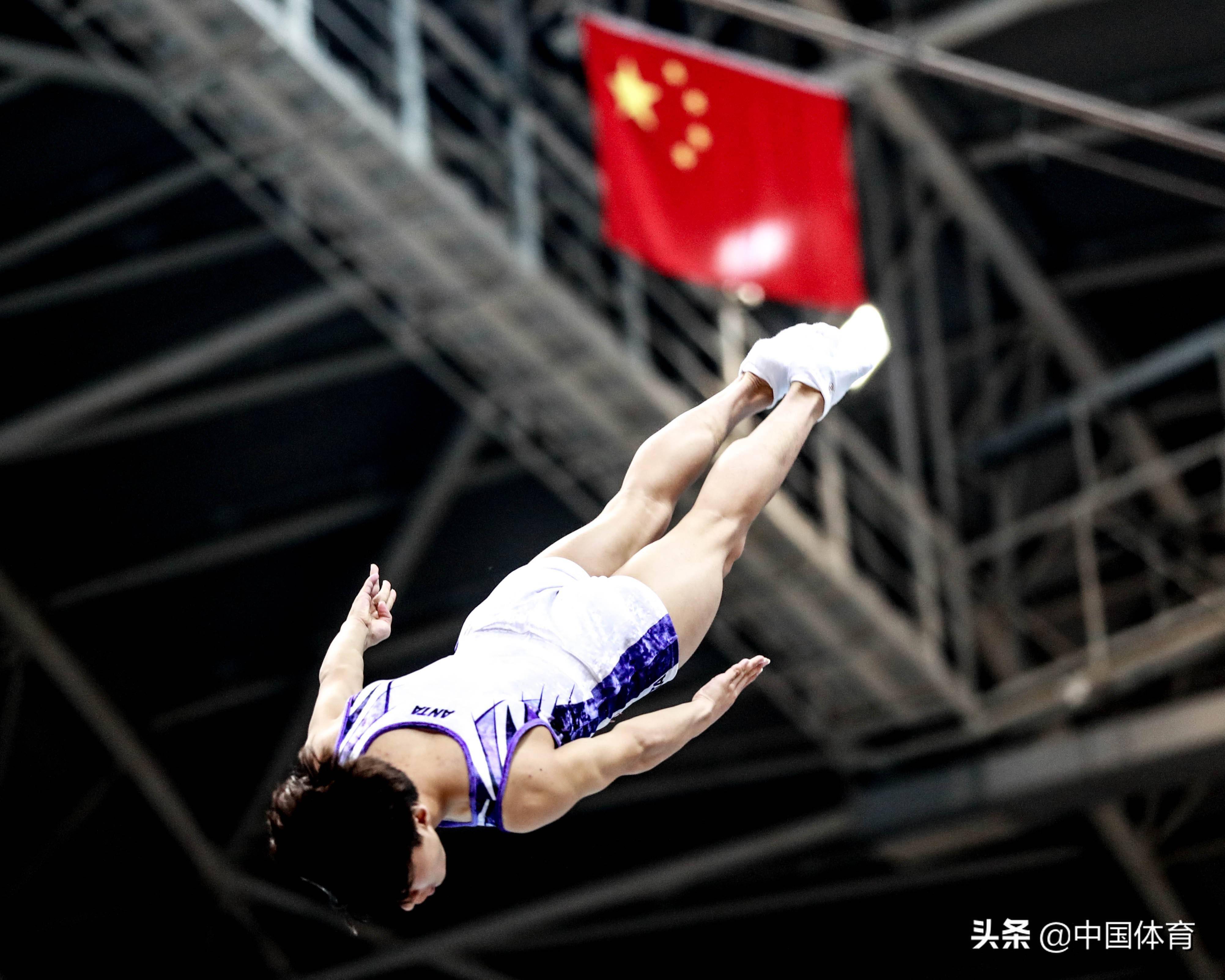 参赛选手进行赛前训练(中国体育 张昕/摄)