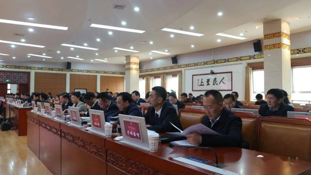 甘南州第十六届人大常委会第三十六次会议召开