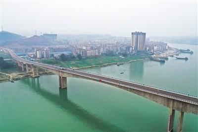 图为李渡嘉陵江大桥. 李向雨摄(人民图片)
