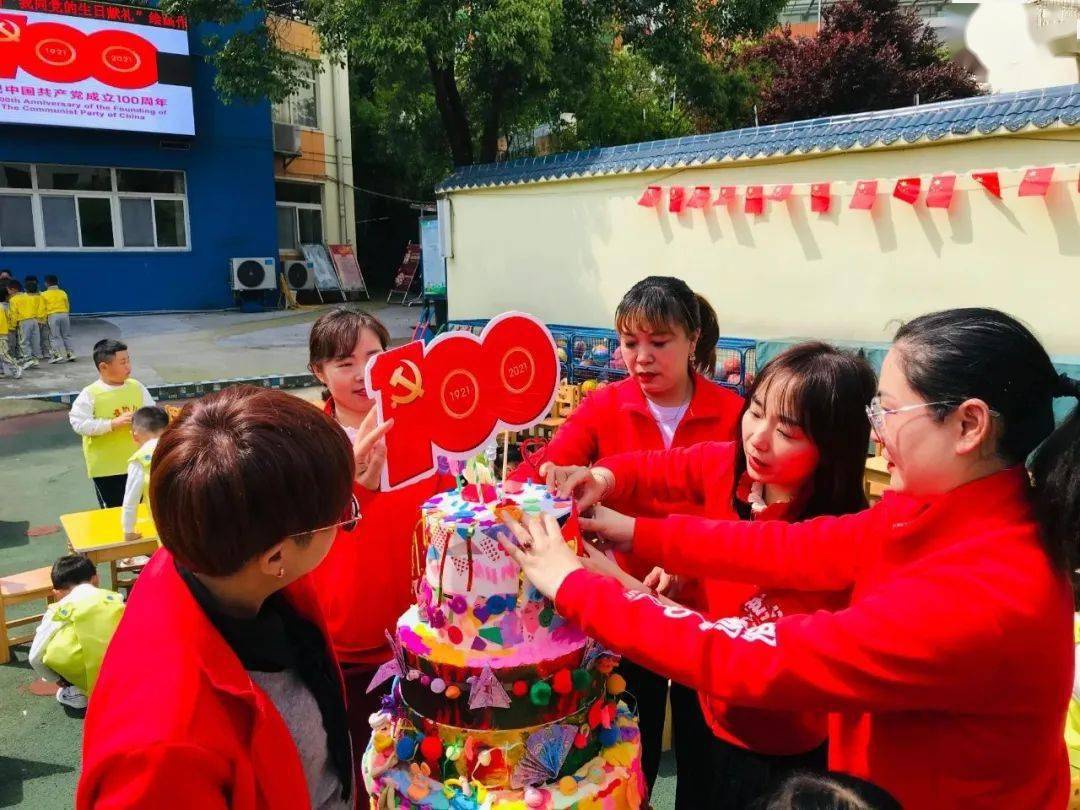 童心向党丨基建幼儿园开展"我向党的生日献礼"绘画作品展系列活动
