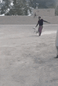 搞笑GIF:原以为是个小姐姐