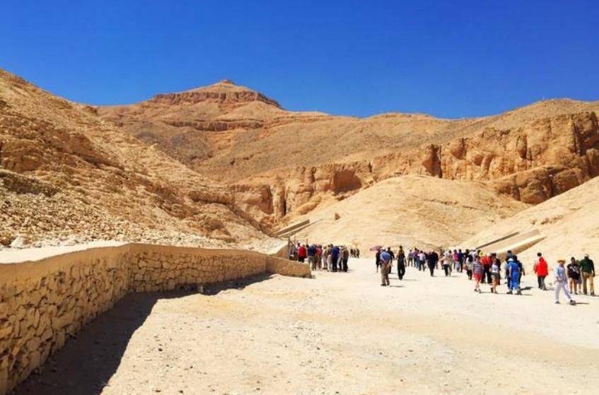 埃及的帝王谷,许多游客称为"坑人谷,埃及旅游到处是坑