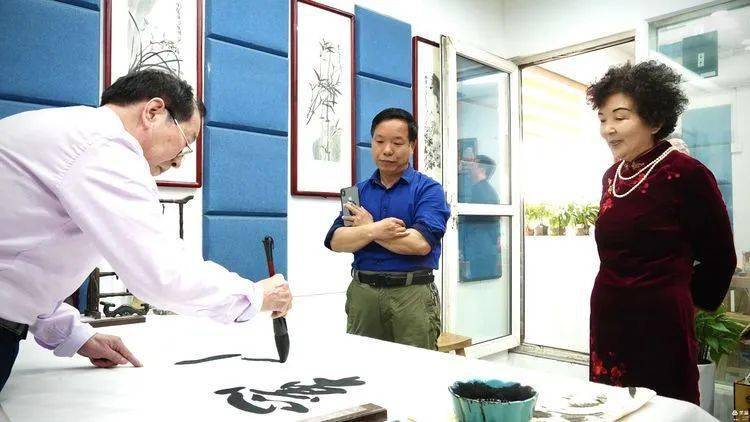 五一节拜访洛阳戏曲艺术家郑庆恩巧遇洛阳书法家秦玉恒