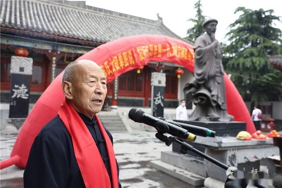 拳发源地温县陈家沟太极拳祖祠内一片庄严肃穆,太极拳大家陈鑫,陈椿元