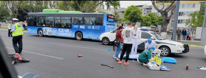 绵阳2天发生多起事故,都是因为…_电瓶车