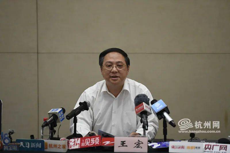 市政府分管副市长王宏对杭州野生动物世界发生金钱豹逃逸事件,省委省