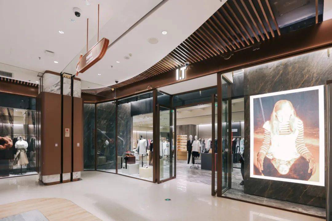 法国艺术家中国最大规模个展空降武汉k11艺术在此发声