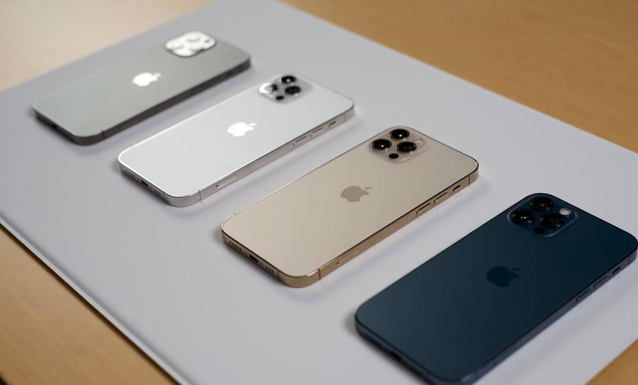 iphone 13最新模型曝光,设计仍是经典风格,镜头加厚用料更厚道