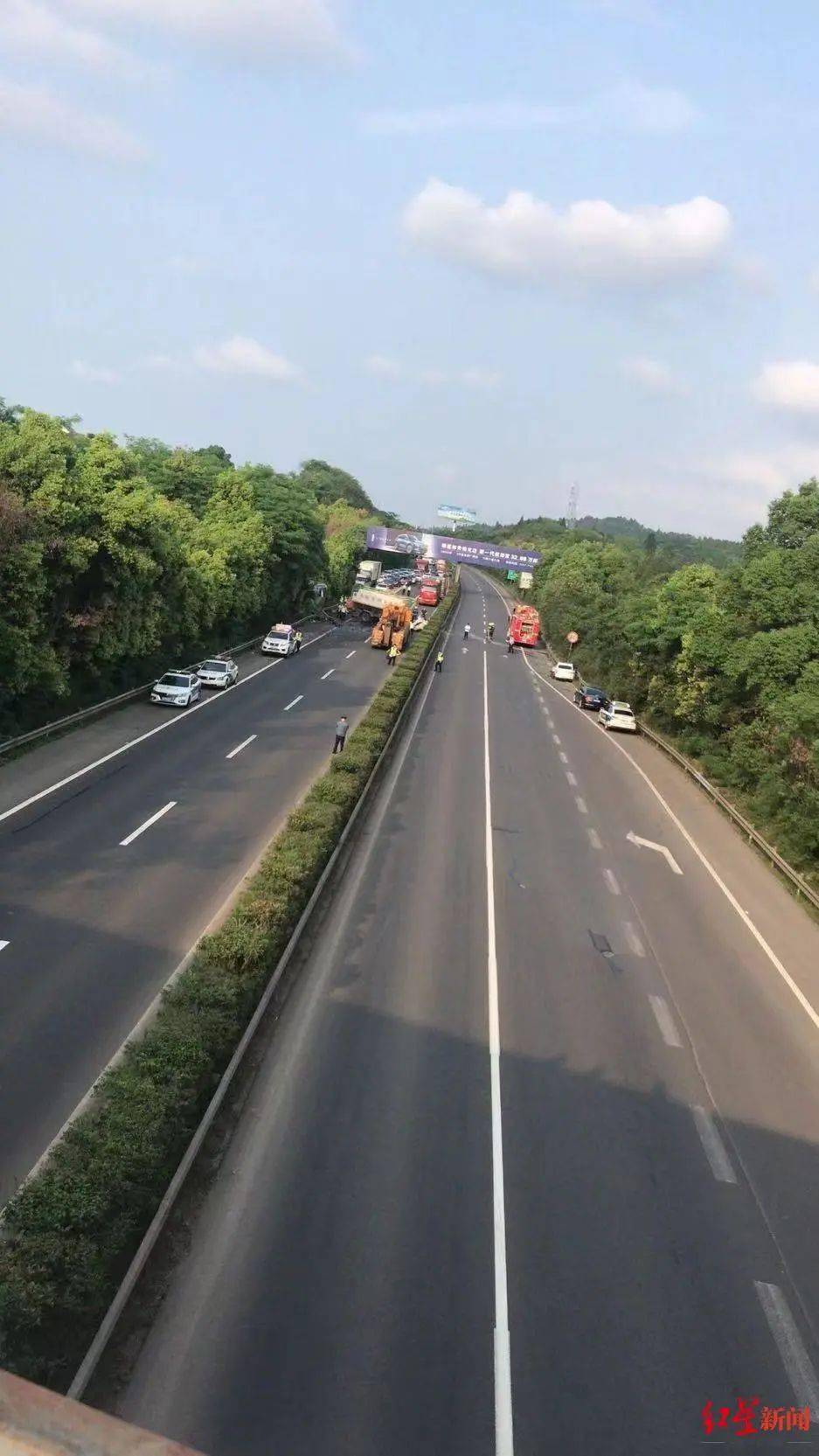 沪蓉高速南充境内发生交通事故,6死28伤