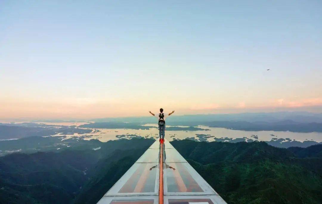 空中悬廊,悬崖漂流,玻璃观景台…你没见过的杭州"宝藏