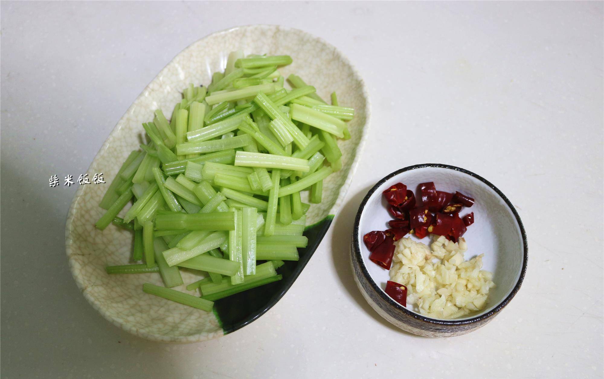 芹菜可以放多少天 dc320eb3274e4e70b4b30666fd864386.jpeg