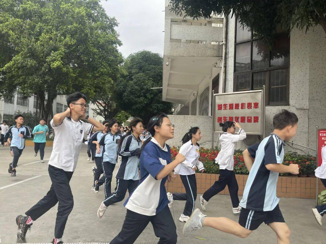 南宁市第二十八中学开展2021年地震疏散演练