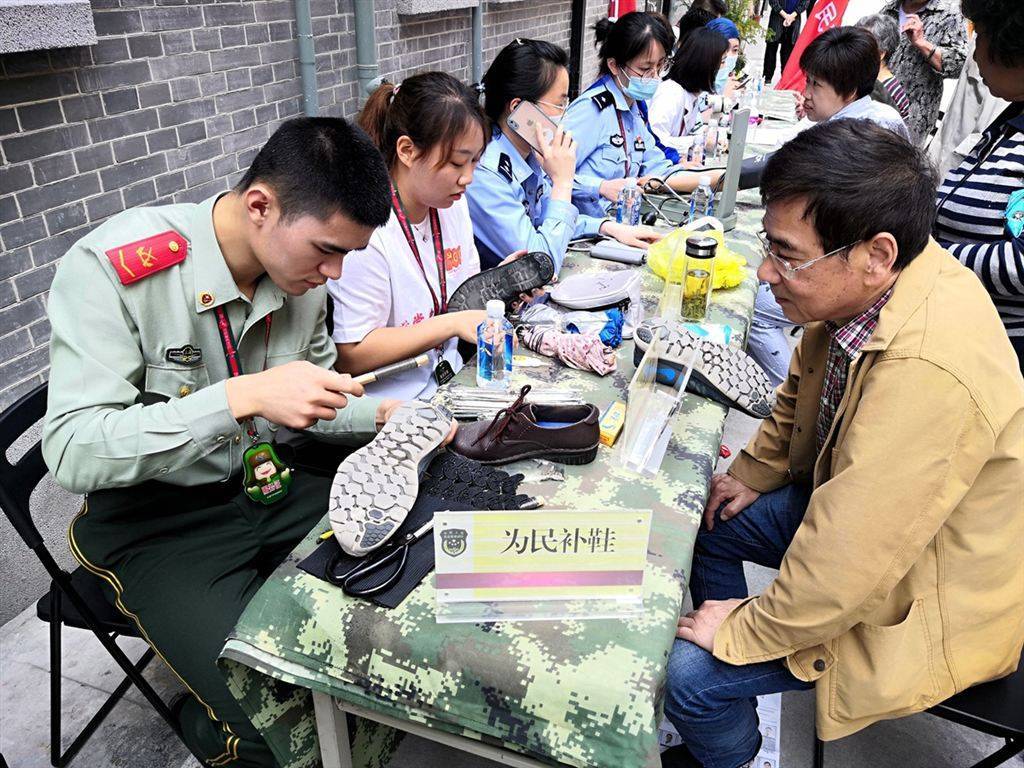 学党史办实事理发师修鞋匠宣讲员武警兵哥哥这样为民服务