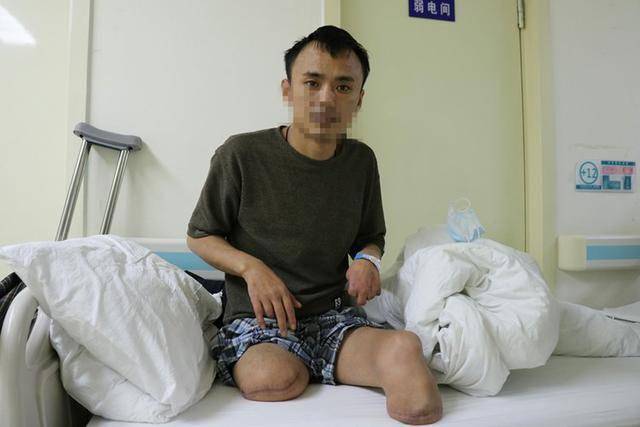 男子双腿截肢孤身求医!保洁阿姨化身"全职母亲"暖心照料