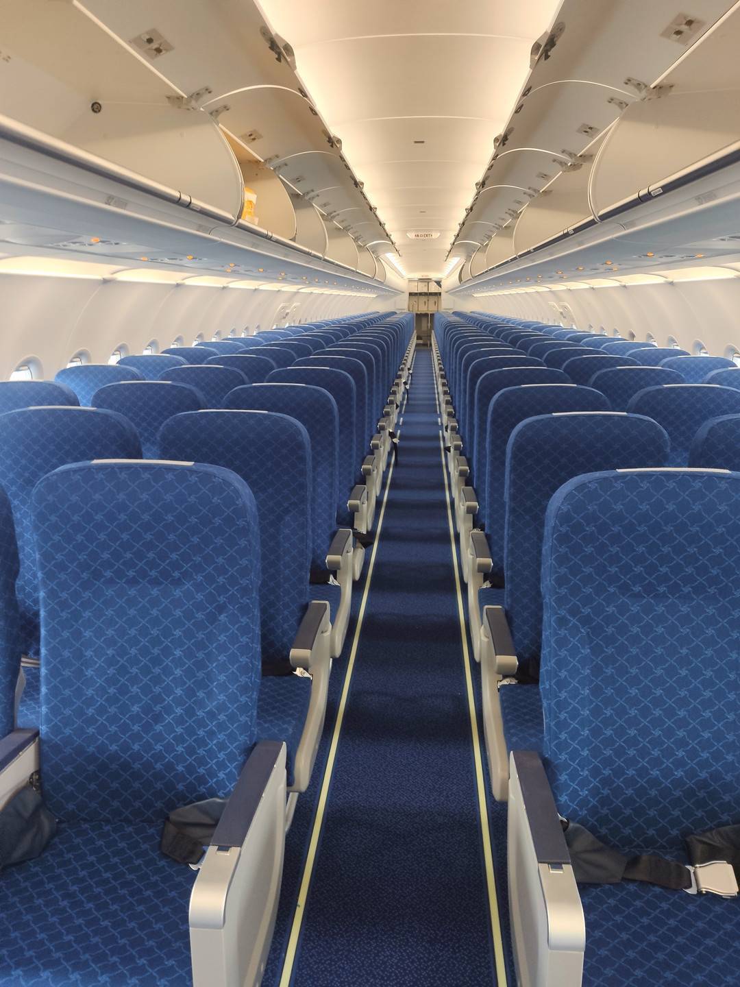 值得一提的是,客舱座椅是川航自引进空客飞机以来,首次使用的国产座椅