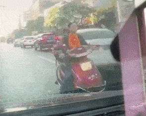 因为自行车,电动自行车更灵活,一旦逆行,行人及车辆难以及时躲避,事故