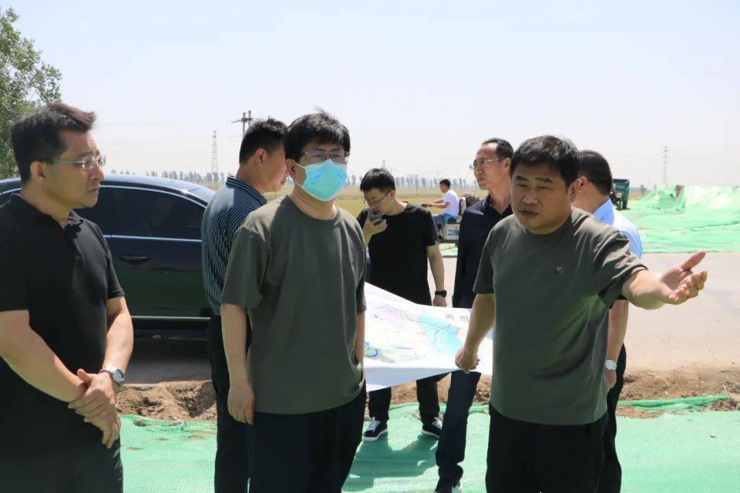 刘志奇一行先后到洨河大曹庄桥头,汦河徐家河桥,耿庄桥小南堤溢洪口门