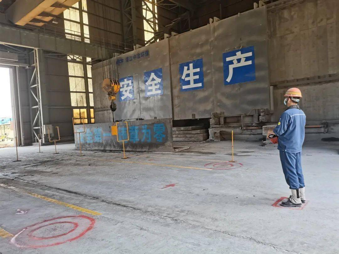 经过两轮激烈地比拼,综合各项评比指标,评委最终冯俊逸,谭才学,吴仁堂