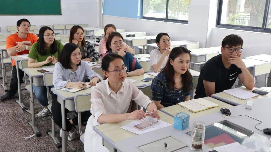 最后我校市教学新秀孙一灵老师作了题为《浅谈单元教材分析基本内容及