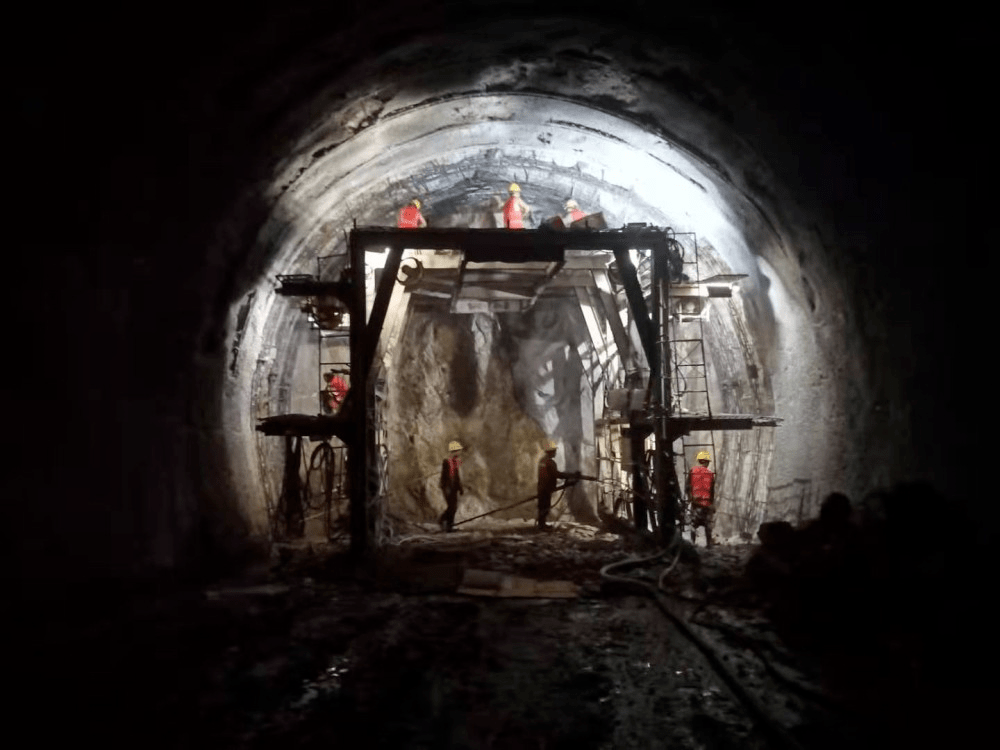 汕汕铁路汕头湾海底隧道完成斜井建设 全面进入主洞施工阶段