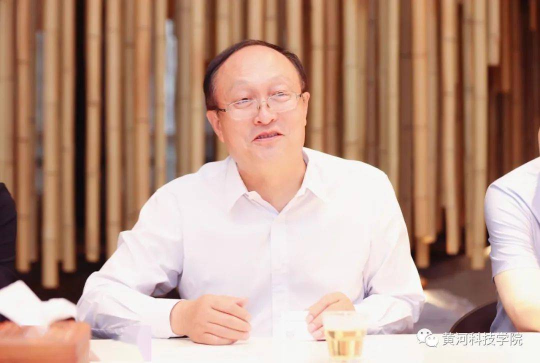 中国银行河南分行副行长周满祥一行来校参观考察