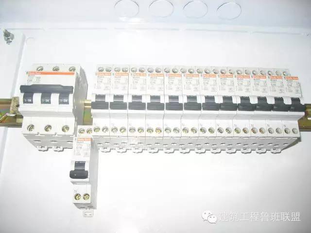 三,空开零线配线