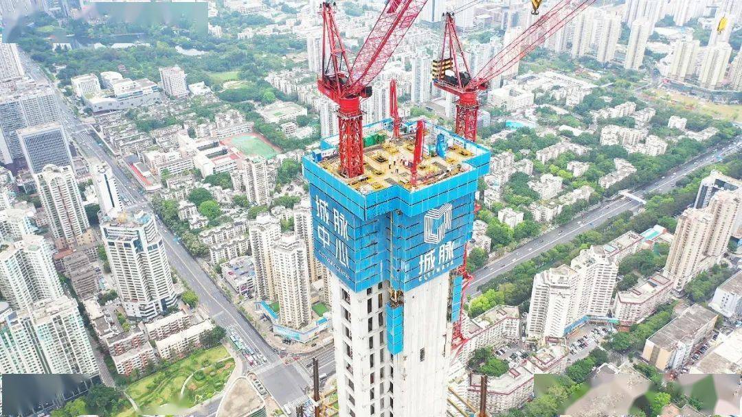 扮靓深圳城市天际线 项目采用 中建三局自主研发的 第四代"空中造楼机