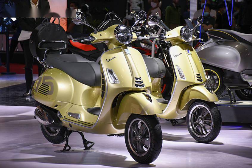 基于primavera 150和gts 300打造的两款特别版车型,在vespa成立75周年