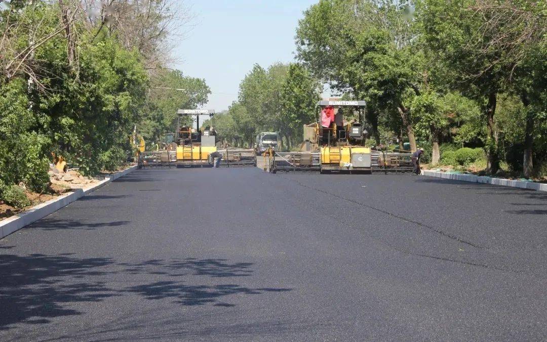 重磅!县城这条道路沥青施工顺利完成并通车