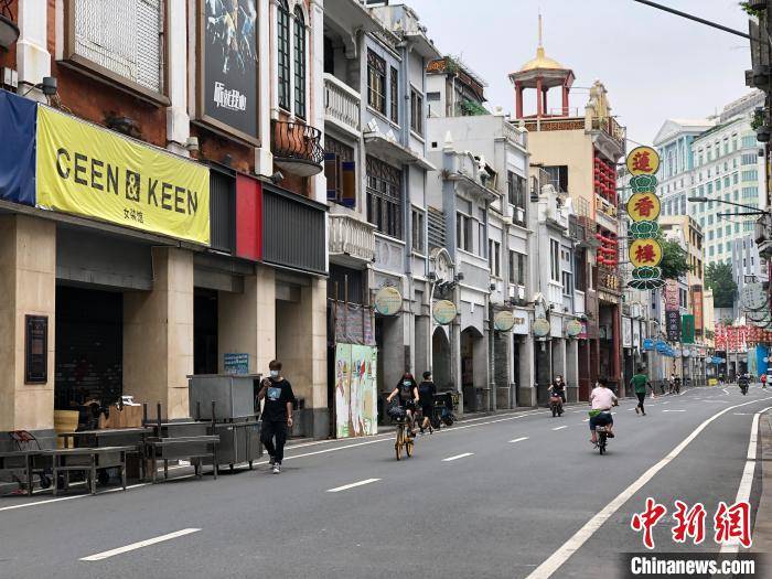 探访广州荔湾上下九商圈:多数店铺已关门 有人还在坚守