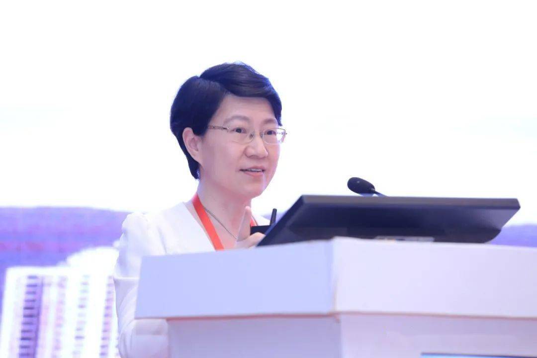 邵蓓教授授课大会闭幕式由温州医科大学附属第一医院徐惠琴教授主持