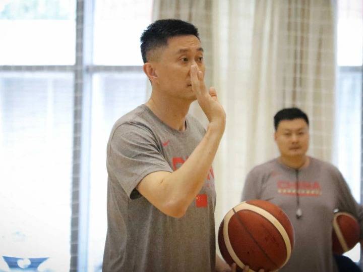 杜锋:从我当球员进国家队开始,现在是最困难的时期