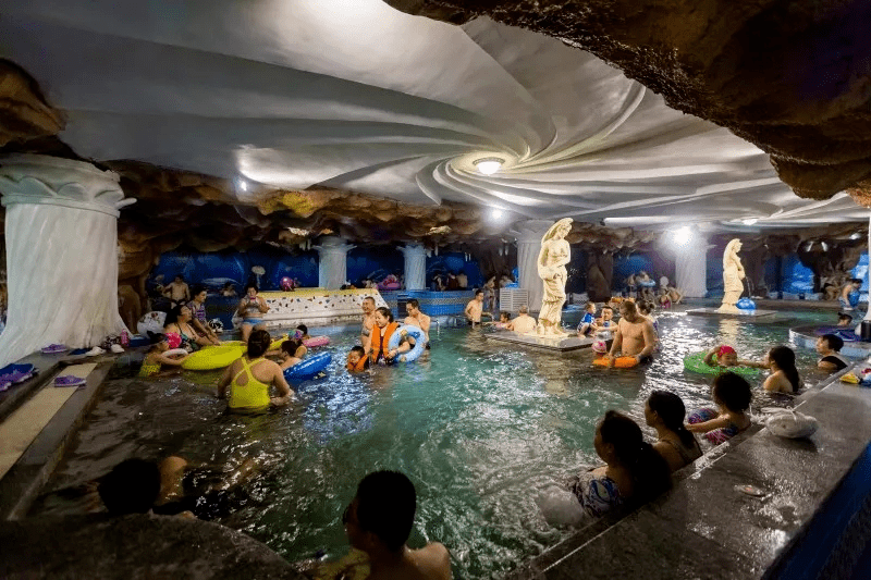 梦幻海室内温泉水上乐园温泉池