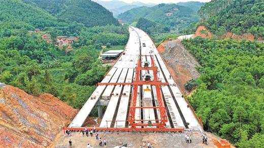 六景至宾阳高速公路林屋大桥合龙