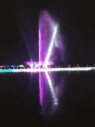 流光溢彩点缀着湖光山色沿着水岸长廊漫步可以播放动画风帆上覆盖了