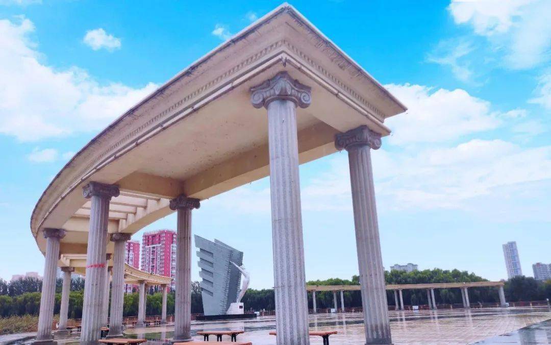 2小时前德勤楼,致知楼,金波湖,宁大桥,凌云广场,文萃图书馆,大学生