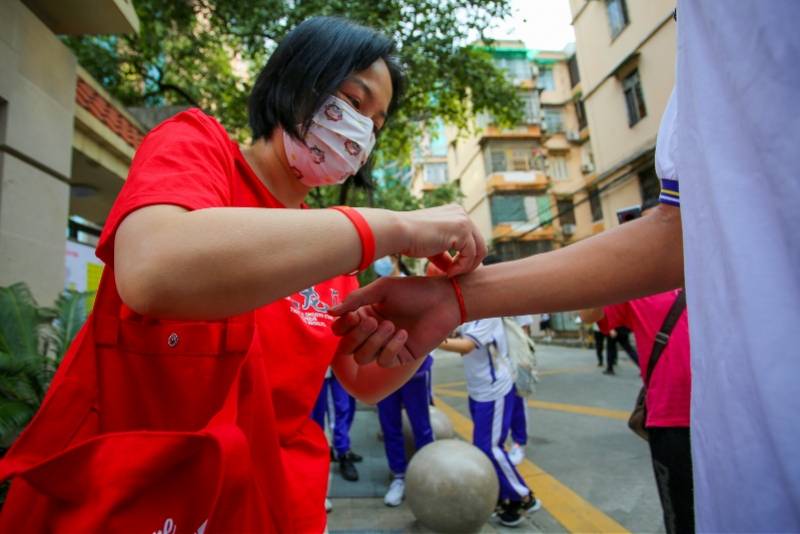 孙惠红 摄6月8日,惠州交警出动800警力全力守护高考.