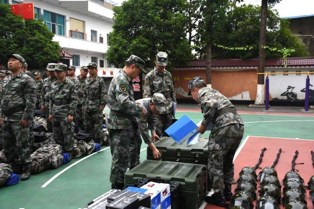 毕节市军地联合检查考评组对大方县第二阶段民兵工作进行检查考评_建