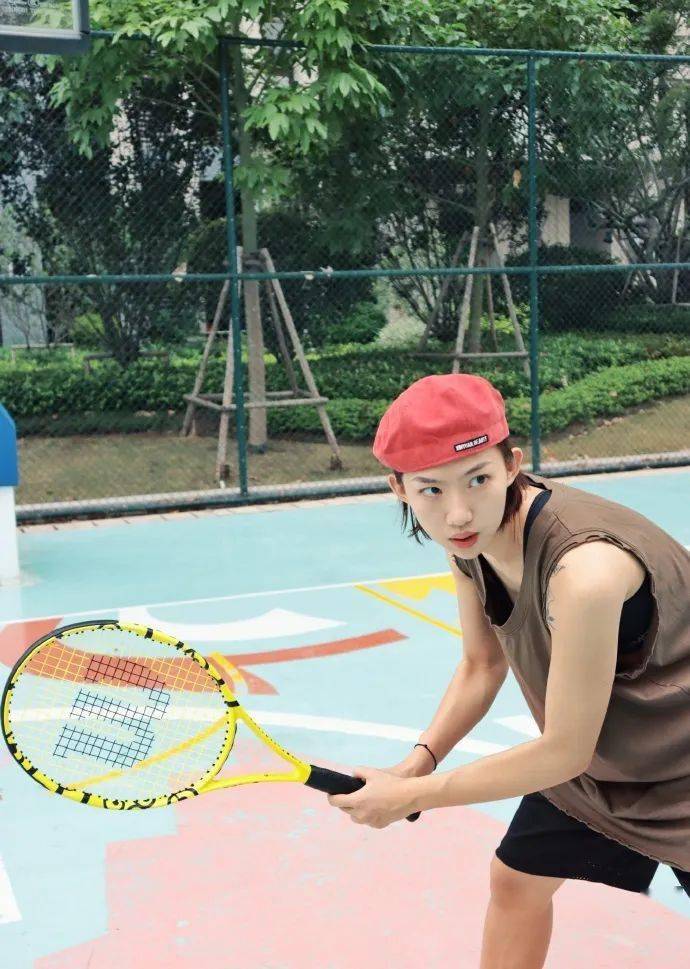 【中国草根球员】 中国第一"女街球手"_艾林艾