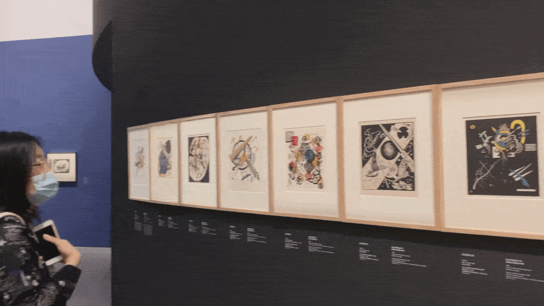 同年,康定斯基受邀为柏林的