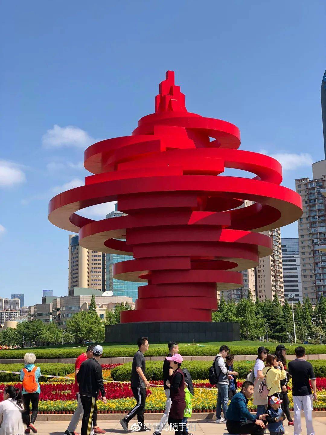 点击查看答案  ▼  【青岛美术馆】 置身于中国传统建筑特有的 黄瓦