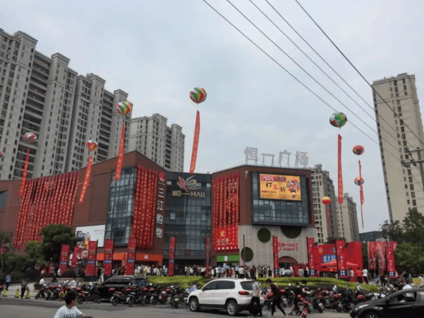家门口的邻里中心,主要客户人群为周边一公里的居民,为他们提供高品质