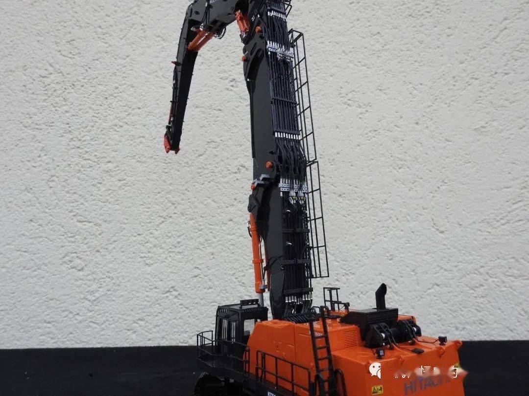 鬼斧神工,模型再现德国最大的拆楼机——hitachi kmc 1600 s