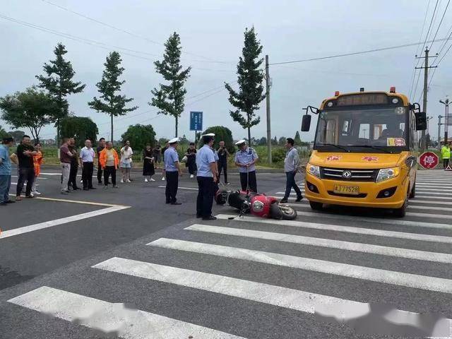 澧县城头山镇开展校车道路交通事故应急救援演练活动