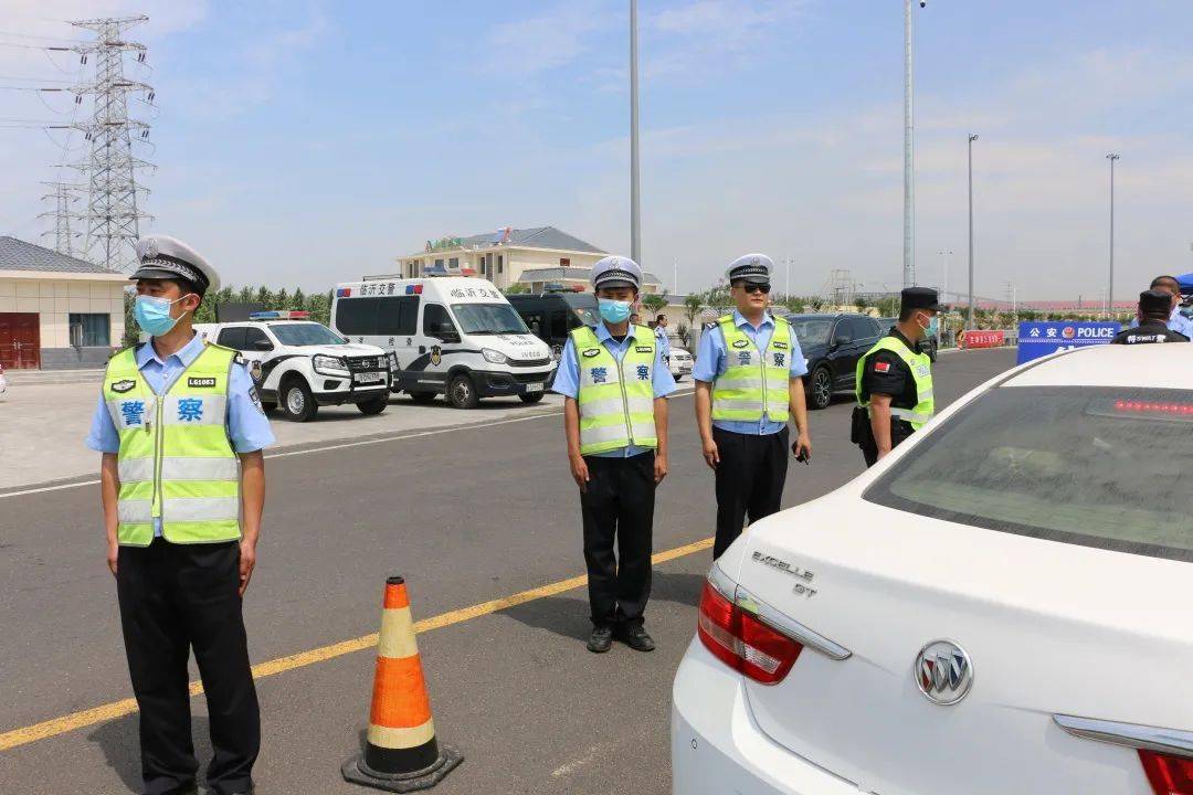 现场直击!临港交警,公安多处设卡,重点检查