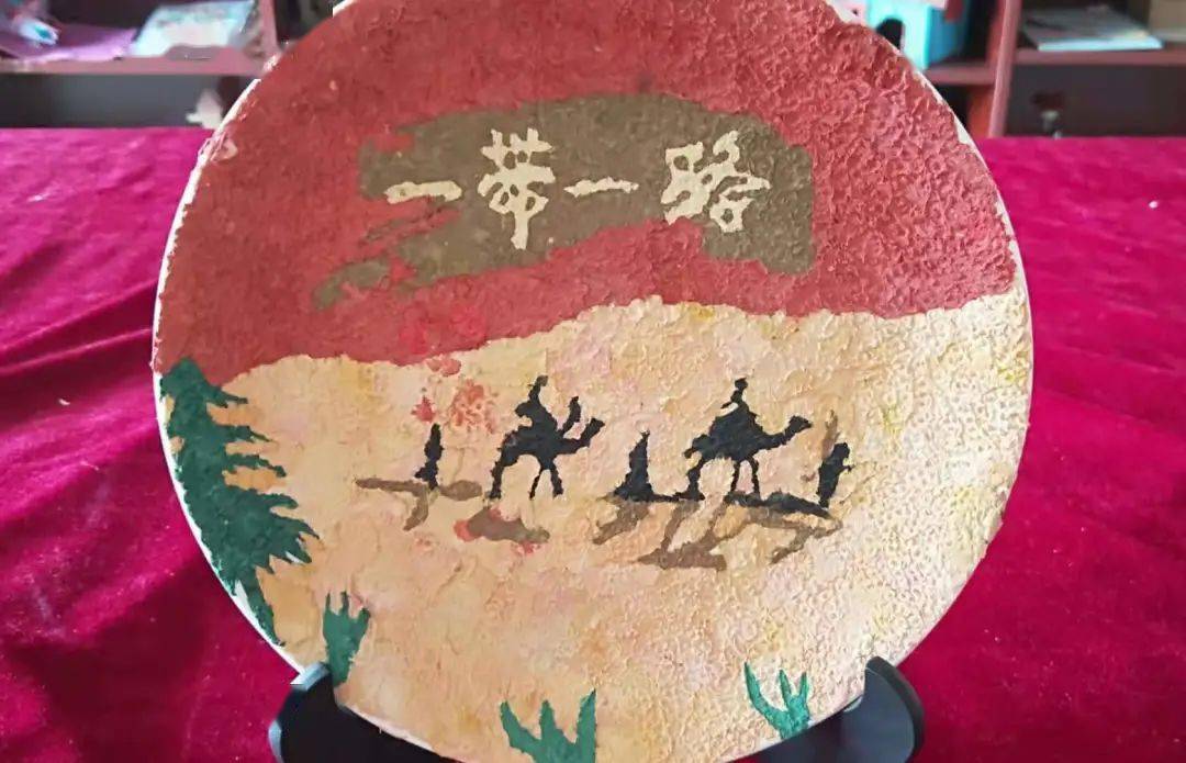 西位明德小学:纸浆画颂华诞 献礼建党100周年