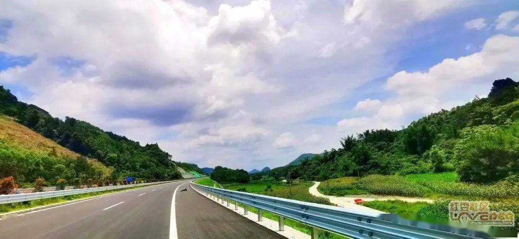 提前体验 "合山—忻城" 高速风光_高速公路