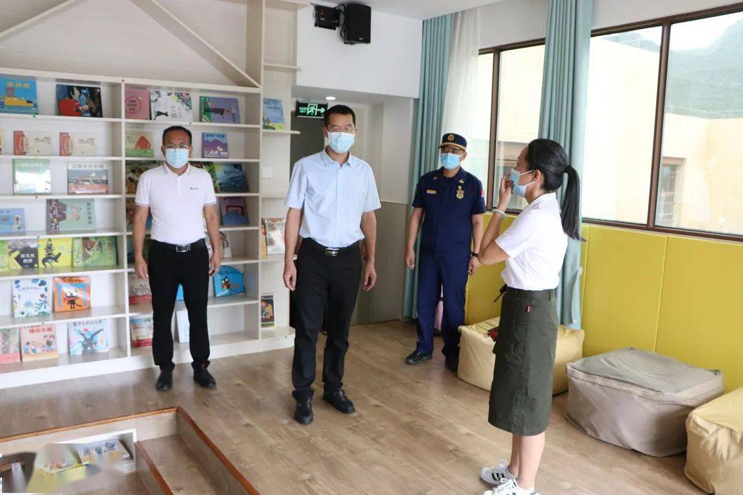 6月18日,桂林市龙杏华副市长率队开展医疗系统消防安全检查.