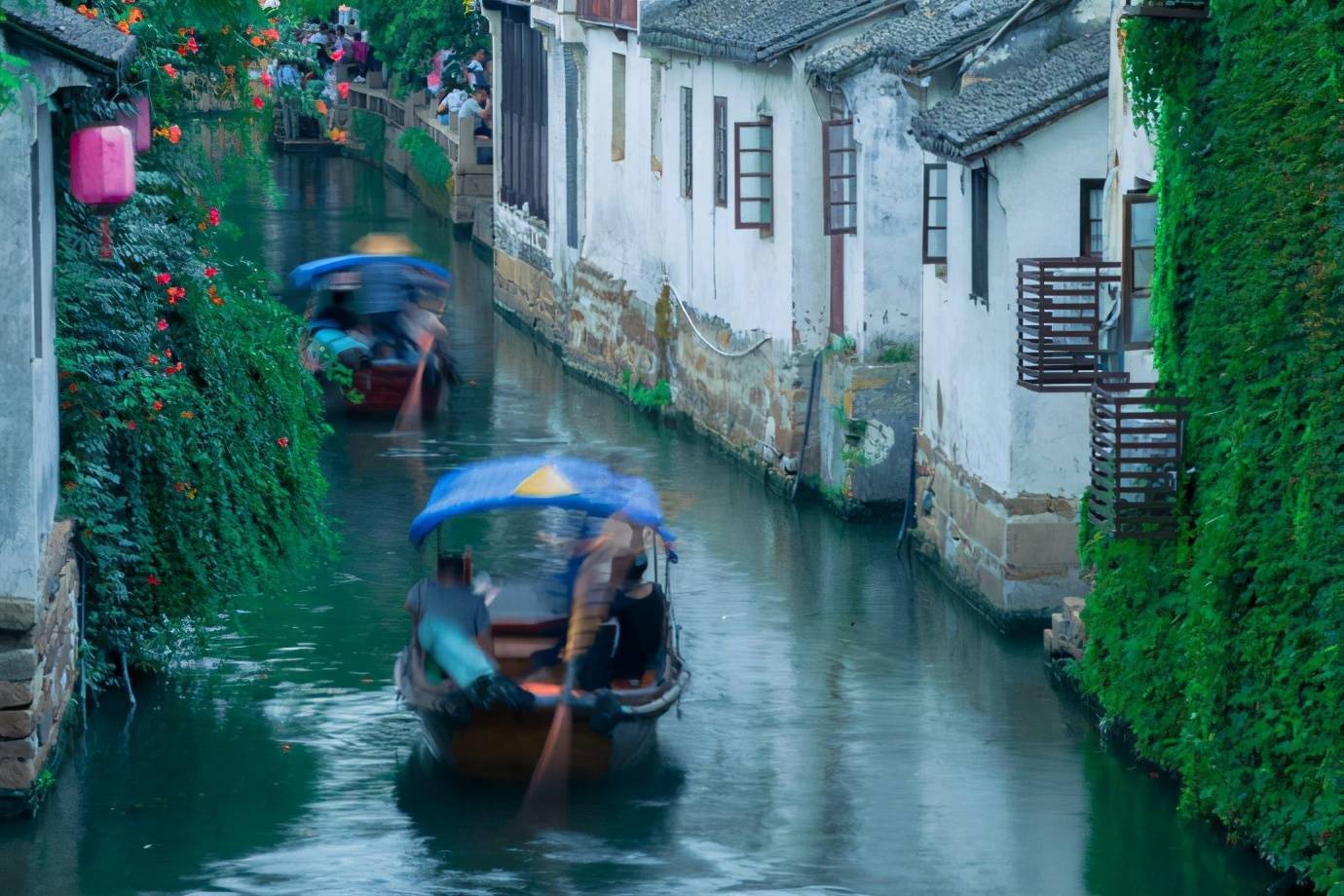 周庄,烟雨江南,潺潺流水,总勾起人心中最淡然的梦.