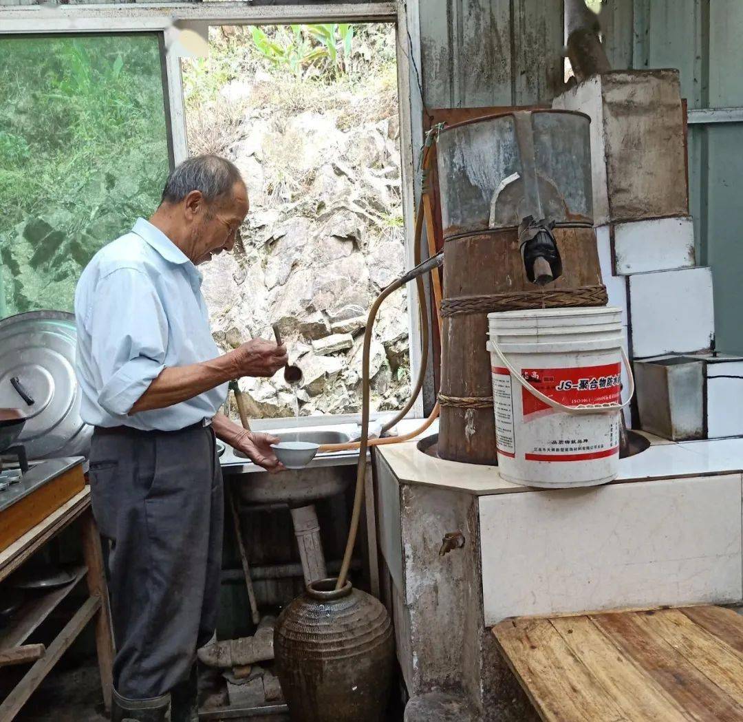 淳安守艺人胡仁奎乡村酿酒师